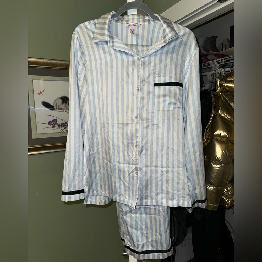 Blue🩵 Striped VS Satin PJ Set!